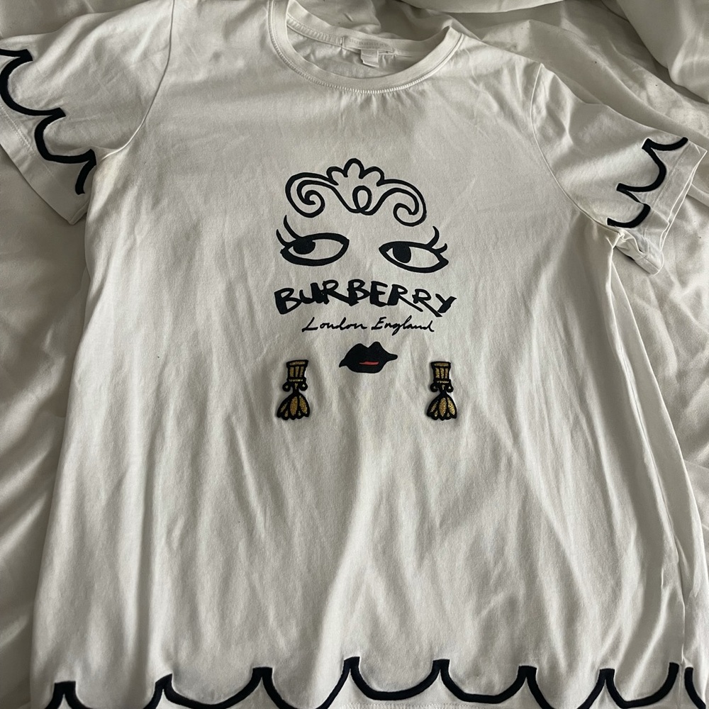 Burberry t-shirt